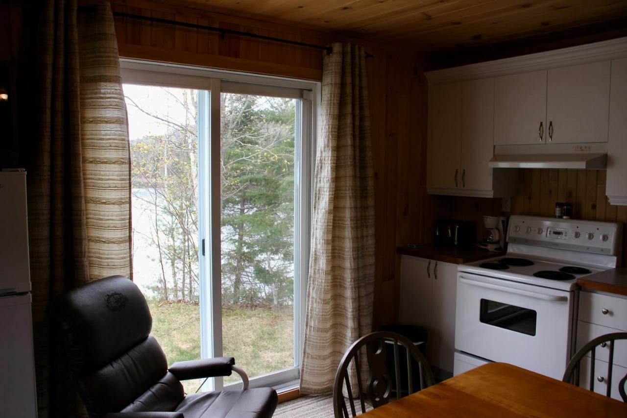 Chalet Au Bord Du St-Maurice La Tuque Exteriör bild