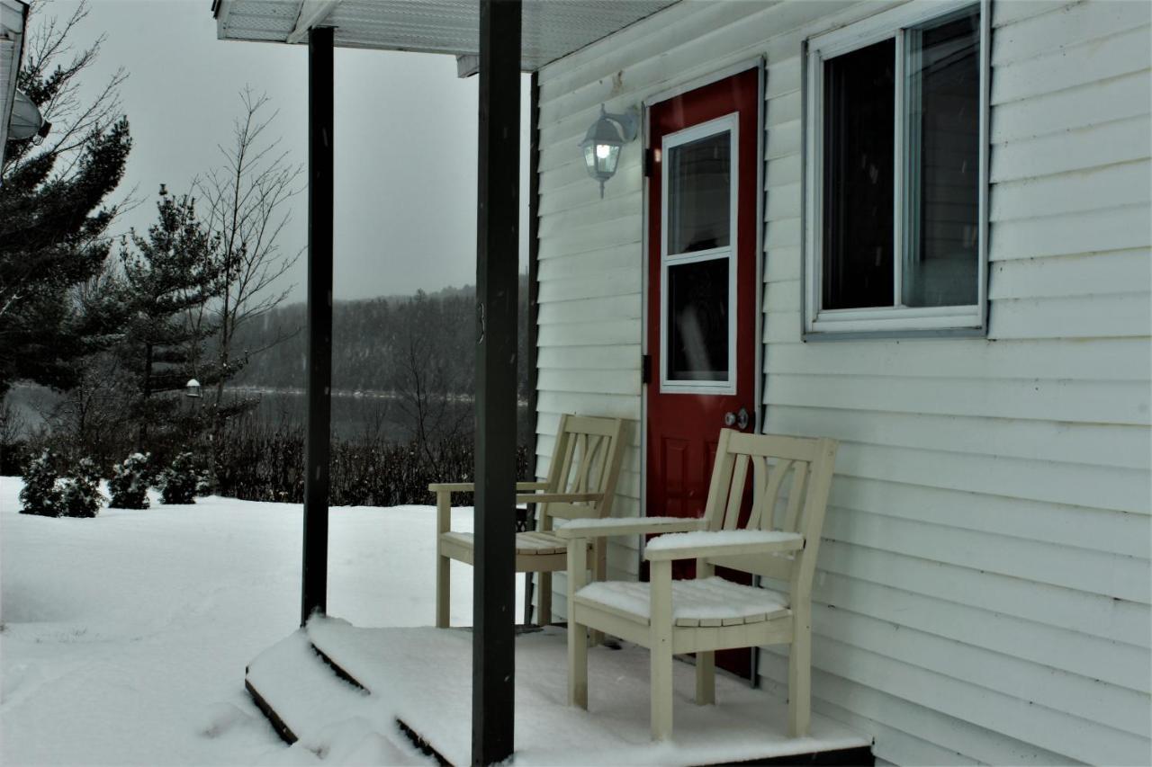 Chalet Au Bord Du St-Maurice La Tuque Exteriör bild